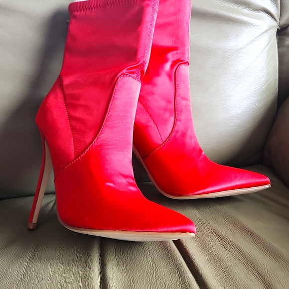 Hot red boots! 6.5 - Picture 3 of 6